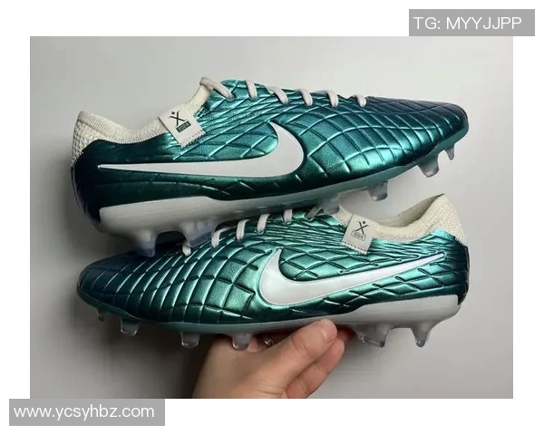 传奇4足球鞋助你在绿茵场上尽显风采与实力的完美结合